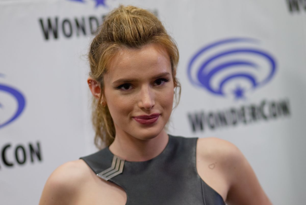 bella-thorne-at-wondercon-2016-ratchet-and-clank-at-los-angeles-convention-center-_3
